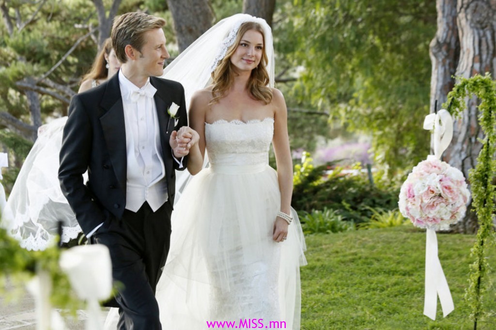 1-revenge-wedding-dress-emily-vancamp-wedding-gown-victoria-grayson-dress-1215-main