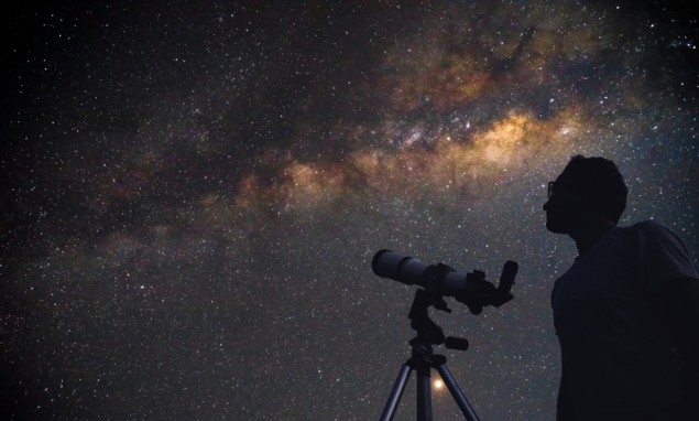 stargazing-astronomer-telescope